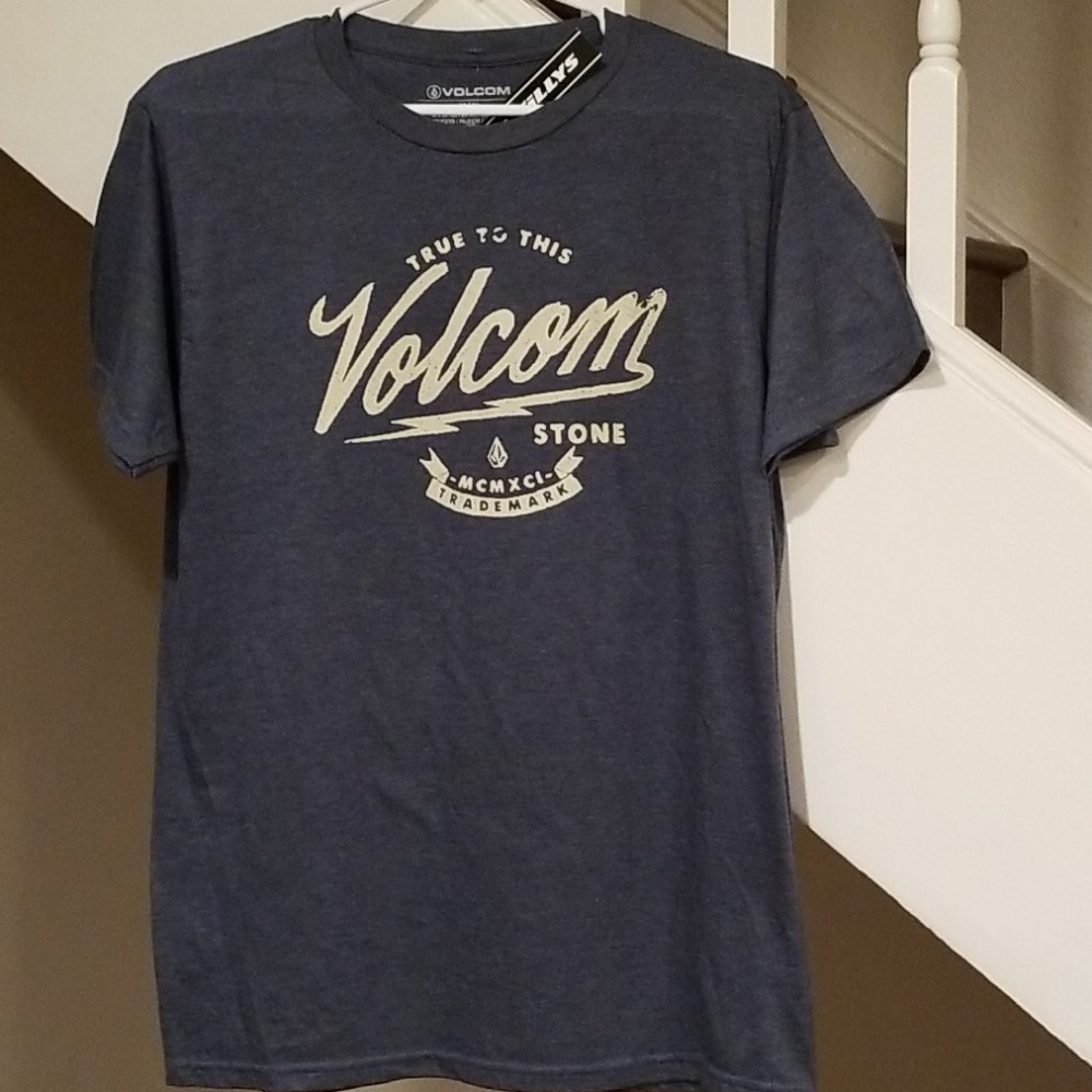 ⛔️SOLD⛔️Volcom Men's Blue Heather Tshirt